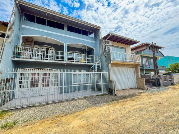 Imagem Sobrado com 6 Quartos à Venda, 225 m² em Centro - Balneário Barra Do Sul