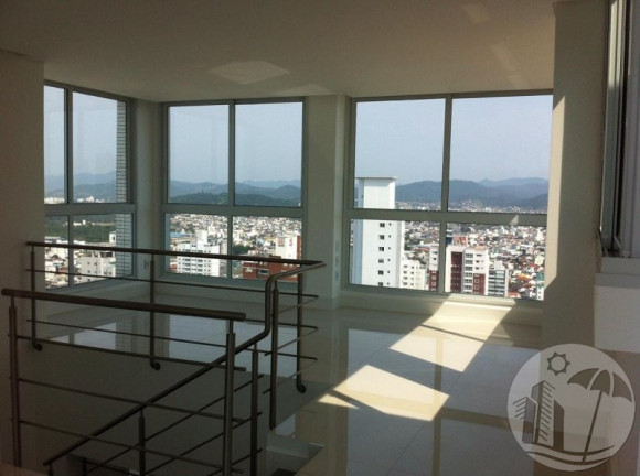 Imagem Cobertura com 3 Quartos à Venda, 330 m² em Centro - Balneário Camboriú