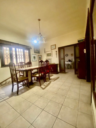 Imagem Sobrado com 5 Quartos à Venda, 420 m² em Bacacheri - Curitiba