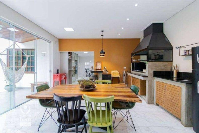 Casa com 4 Quartos à Venda, 408 m² em Jardim Social - Curitiba