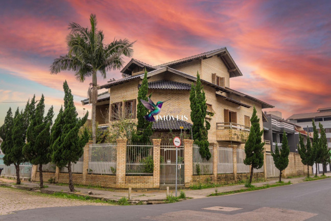 Imagem Casa com 3 Quartos à Venda, 394 m² em Vila Eunice Nova - Cachoeirinha