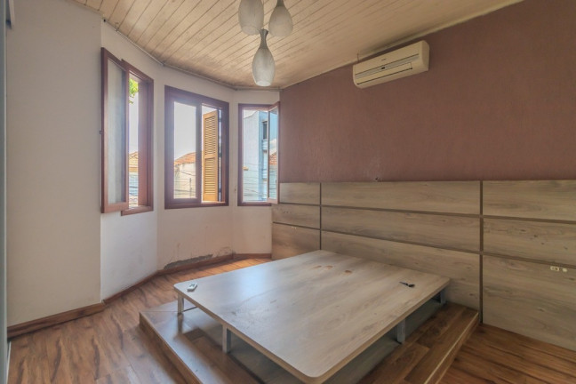 Imagem Casa com 3 Quartos à Venda, 160 m² em Floresta - Porto Alegre Imagem Casa com 3 Quartos à Venda, 160 m² em Floresta - Porto Alegre