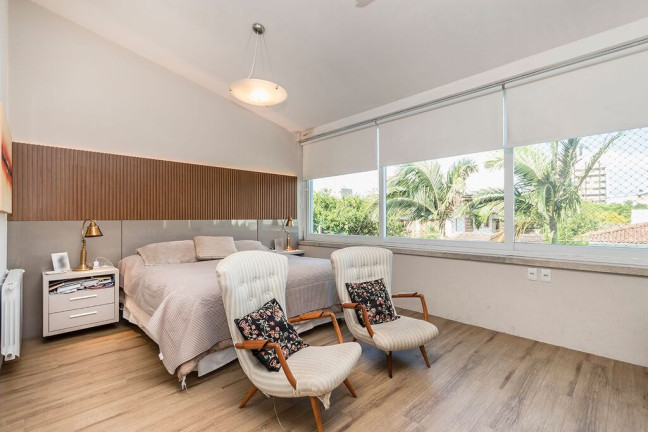 Imagem Casa com 3 Quartos à Venda, 300 m² em Jardim Lindóia - Porto Alegre