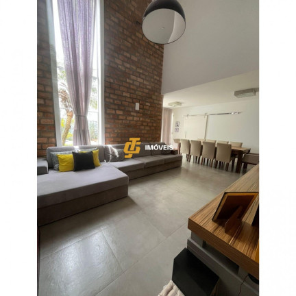 Imagem Casa com 3 Quartos à Venda, 243 m² em Centro - Camboriú Imagem Casa com 3 Quartos à Venda, 243 m² em Centro - Camboriú