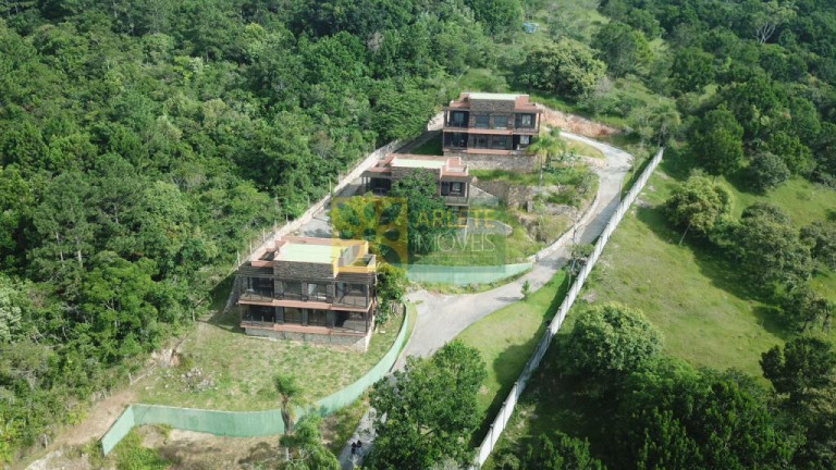 Casa com 13 Quartos à Venda, 119.891 m² em Centro - Porto Belo