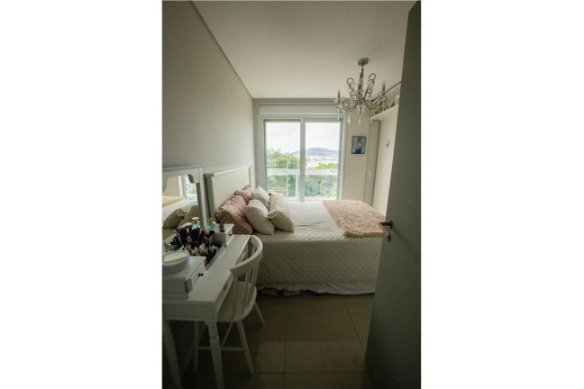 Imagem Imóvel com 4 Quartos à Venda,  em Coqueiros - Florianópolis