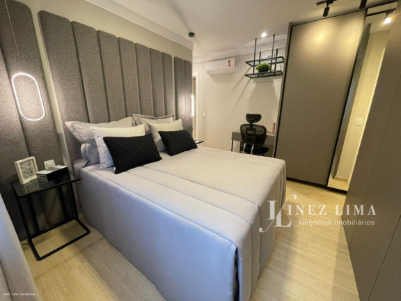 Imagem Apartamento com 4 Quartos à Venda, 181 m² em Meia Praia