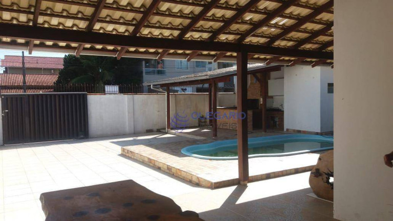 Imagem Casa com 4 Quartos à Venda, 120 m² em Praia De Armação Do Itapocorói - Penha Imagem Casa com 4 Quartos à Venda, 120 m² em Praia De Armação Do Itapocorói - Penha