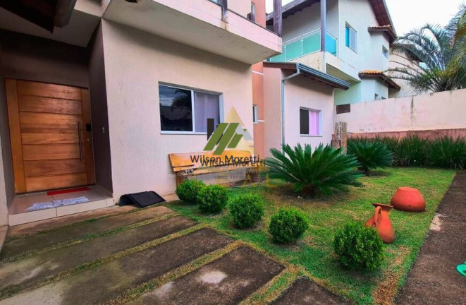 Imagem Casa com 4 Quartos à Venda, 300 m²