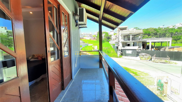 Imagem Casa com 3 Quartos à Venda, 100 m² em Pedra Branca - Palhoça Imagem Casa com 3 Quartos à Venda, 100 m² em Pedra Branca - Palhoça