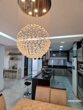 Imagem Sobrado com 3 Quartos à Venda, 205 m²