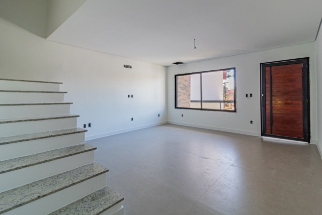 Imagem Casa com 3 Quartos à Venda, 210 m² em Chácara Das Pedras - Porto Alegre Imagem Casa com 3 Quartos à Venda, 210 m² em Chácara Das Pedras - Porto Alegre