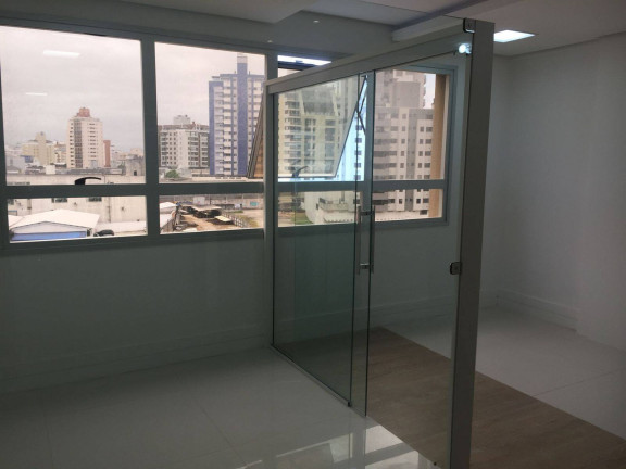 Sala Comercial à Venda, 37 m² em Estreito - Florianópolis