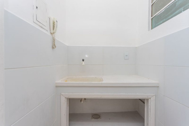 Imagem Imóvel com 1 Quarto à Venda, 23 m² em Centro Histórico - Porto Alegre Imagem Imóvel com 1 Quarto à Venda, 23 m² em Centro Histórico - Porto Alegre
