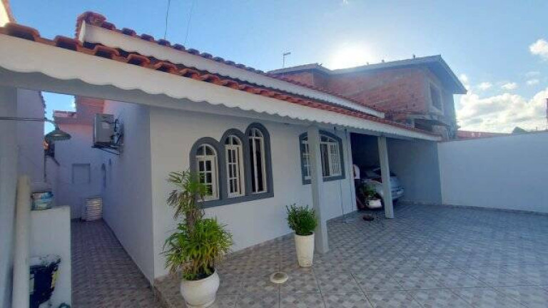 Casa com 3 Quartos à Venda, 250 m² em Jardim Peruibe - Peruíbe