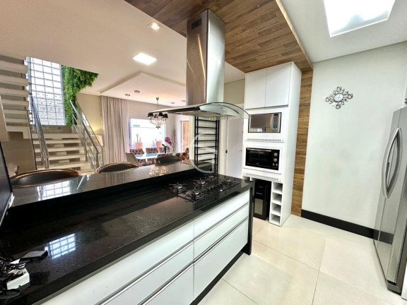 Imagem Casa com 3 Quartos à Venda,  em América - Joinville
