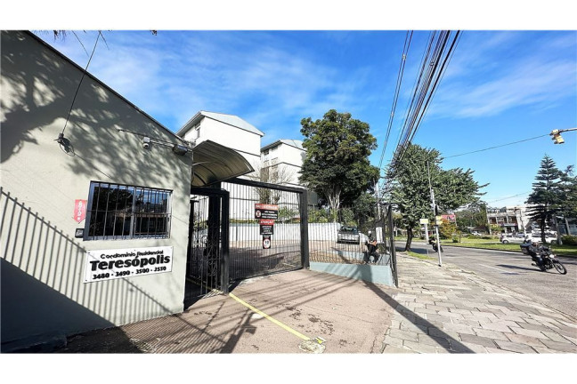 Imagem Imóvel com 2 Quartos à Venda,  em Teresópolis - Porto Alegre