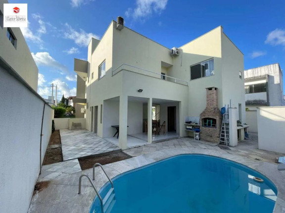 Casa com 4 Quartos à Venda, 