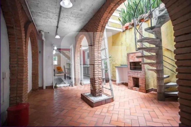 Imagem Casa com 2 Quartos à Venda, 110 m² em Pinheiros - São Paulo Imagem Casa com 2 Quartos à Venda, 110 m² em Pinheiros - São Paulo