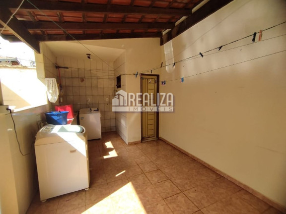 Imagem Casa com 3 Quartos à Venda, 300 m² em Conjunto Guanabara - Uberaba Imagem Casa com 3 Quartos à Venda, 300 m² em Conjunto Guanabara - Uberaba