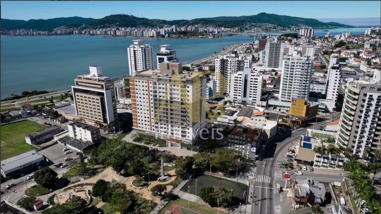 Apartamento com 2 Quartos à Venda, 74 m² em Estreito - Florianópolis