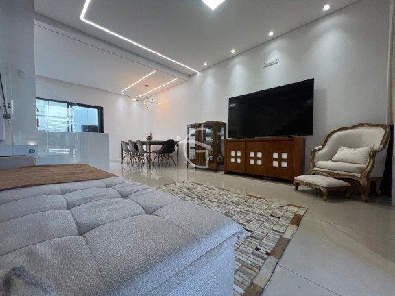 Imagem Casa com 3 Quartos à Venda, em Glória - Joinville Imagem Casa com 3 Quartos à Venda, em Glória - Joinville