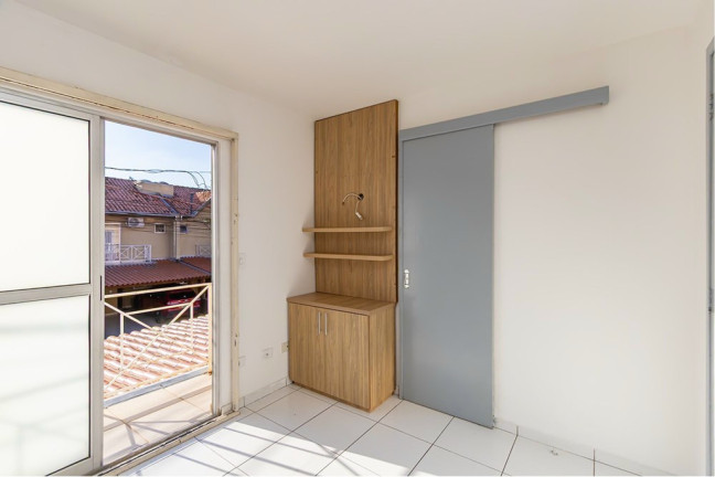 Imagem Casa com 2 Quartos à Venda, 130 m² em Uberaba - Curitiba
