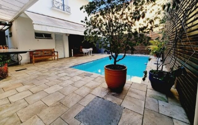 Casa com 5 Quartos para Alugar, 314 m² em Boqueirão - Santos