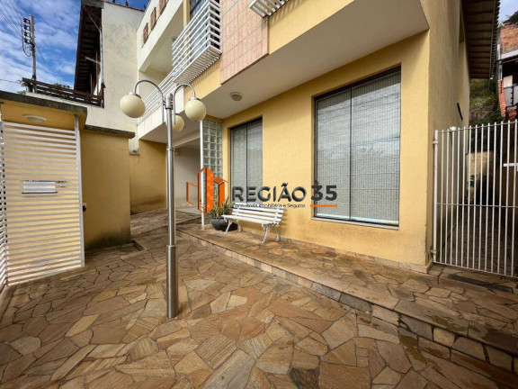 Casa com 3 Quartos à Venda, 220 m² em Jardim Centenário - Poços De Caldas