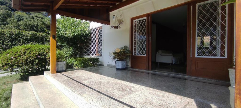 Imagem Casa com 3 Quartos à Venda, 270 m² em Bom Retiro - Teresópolis Imagem Casa com 3 Quartos à Venda, 270 m² em Bom Retiro - Teresópolis