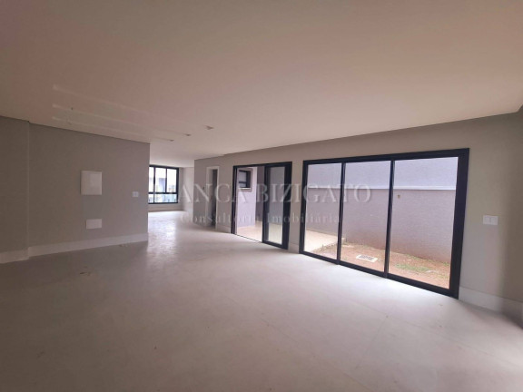 Imagem Casa com 3 Quartos à Venda, em Uberaba - Curitiba Imagem Casa com 3 Quartos à Venda, em Uberaba - Curitiba