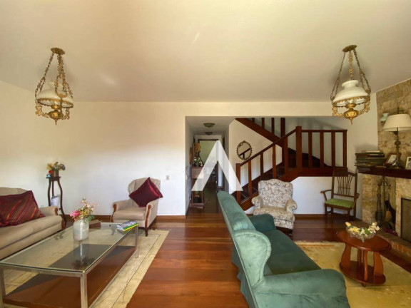 Imagem Casa com 5 Quartos à Venda, 300 m² em Comary - Teresópolis