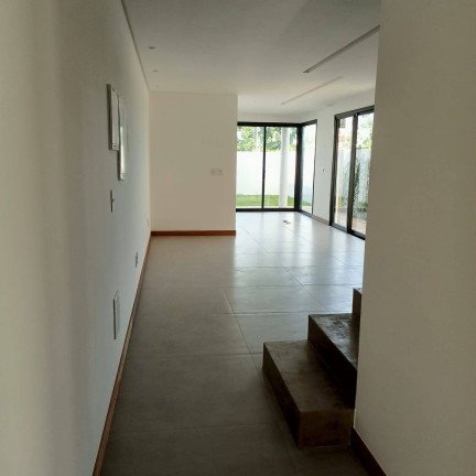 Imagem Casa com 3 Quartos à Venda, em Campeche - Florianópolis Imagem Casa com 3 Quartos à Venda, em Campeche - Florianópolis