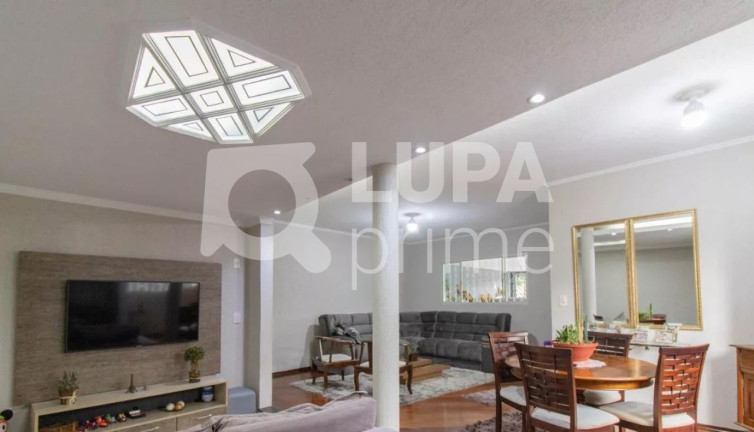 Imagem Casa com 5 Quartos à Venda, 182 m² em Jardim Guanca - São Paulo