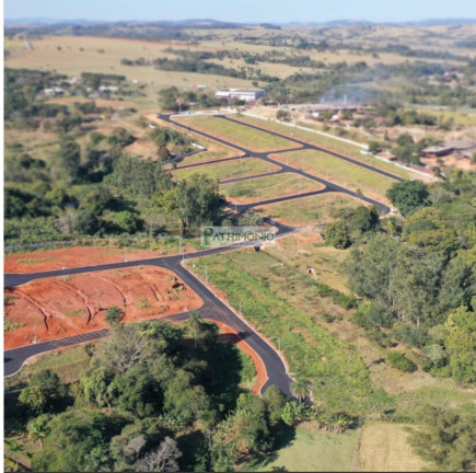 Terreno à Venda, 300 m² em Condomínio Varandas Dos Jequitibás - Jaguariúna