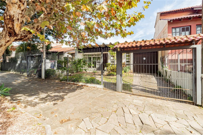 Imagem Casa com 3 Quartos à Venda,  em Chácara Das Pedras - Porto Alegre