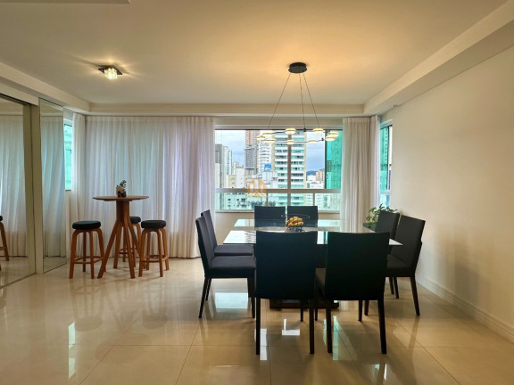 Imagem Imóvel com 3 Quartos à Venda, 121 m² em Centro - Balneário Camboriú