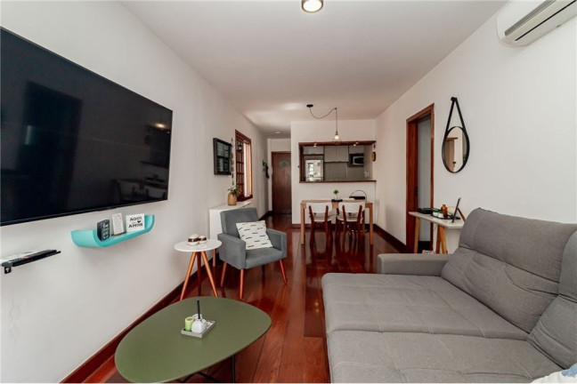 Imagem Apartamento com 2 Quartos à Venda, 117 m² em Moinhos De Vento - Porto Alegre Imagem Apartamento com 2 Quartos à Venda, 117 m² em Moinhos De Vento - Porto Alegre