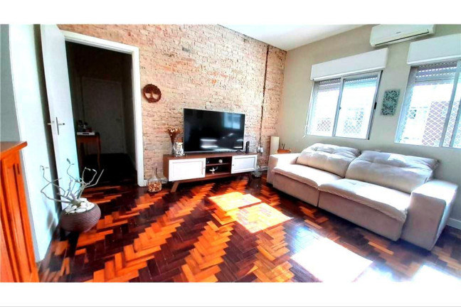 Imagem Imóvel com 3 Quartos à Venda,  em Petrópolis - Porto Alegre