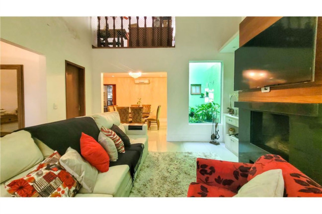 Imagem Casa com 3 Quartos à Venda, em Jardim Itu - Porto Alegre Imagem Casa com 3 Quartos à Venda, em Jardim Itu - Porto Alegre
