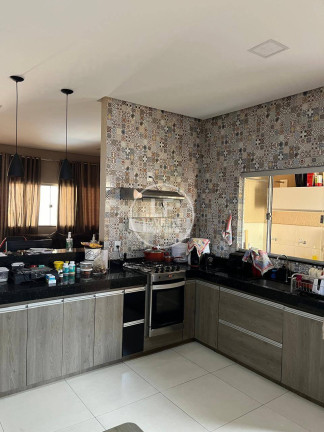 Imagem Casa com 2 Quartos à Venda, 180 m² em Goiânia 2 - Goiânia Imagem Casa com 2 Quartos à Venda, 180 m² em Goiânia 2 - Goiânia