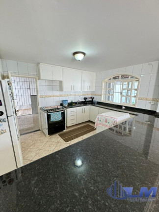 Imagem Casa com 4 Quartos à Venda, 210 m² em Kubitschek - Guarapari