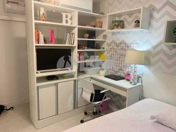 Imagem Casa com 3 Quartos à Venda, 231 m² em Jardim Itu - Porto Alegre Imagem Casa com 3 Quartos à Venda, 231 m² em Jardim Itu - Porto Alegre