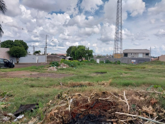 Imagem Terreno à Venda, 3.000 m² em Santiago - Londrina Imagem Terreno à Venda, 3.000 m² em Santiago - Londrina