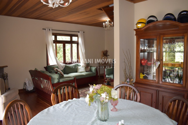 Imagem Casa com 4 Quartos à Venda, 121 m² em Região Do Vale Encantado - Campos Do Jordão