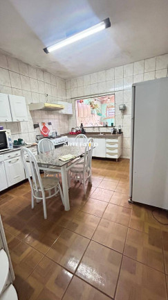 Casa com 2 Quartos à Venda, 200 m²