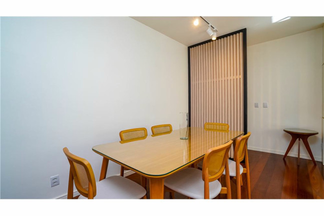 Imagem Apartamento com 3 Quartos à Venda, 103 m² em Petrópolis - Porto Alegre Imagem Apartamento com 3 Quartos à Venda, 103 m² em Petrópolis - Porto Alegre