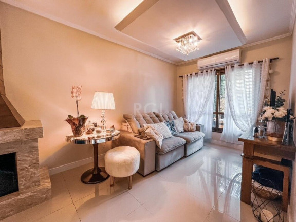 Imagem Casa com 3 Quartos à Venda, em Hípica - Porto Alegre Imagem Casa com 3 Quartos à Venda, em Hípica - Porto Alegre