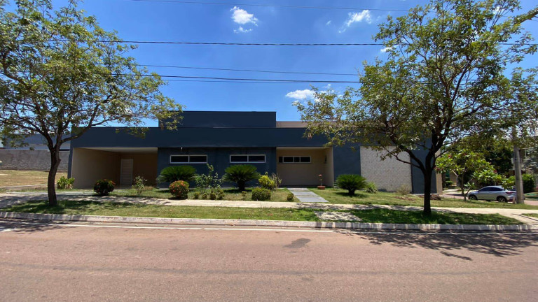 Casa com 3 Quartos para Alugar,  em Jardim Imperial - Cuiabá
