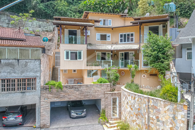 Imagem Casa com 5 Quartos à Venda, 280 m² em Matapaca - Niterói